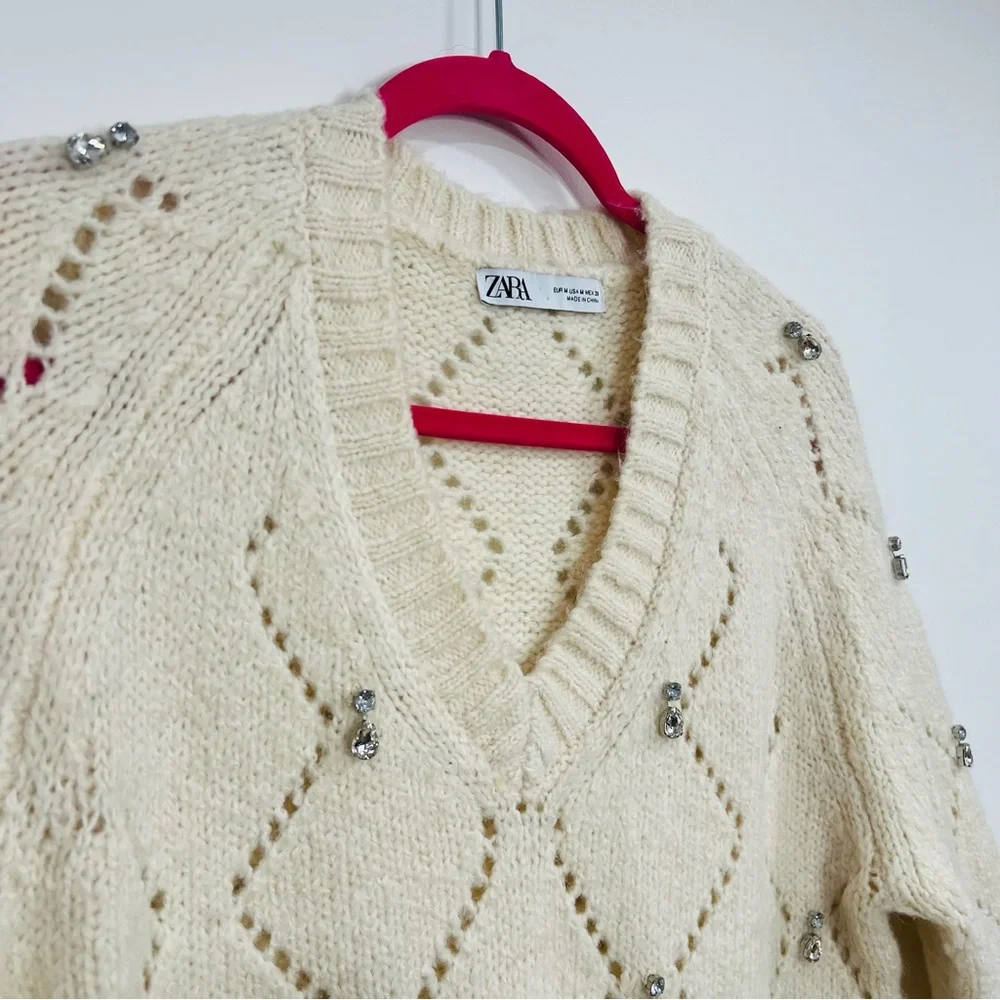 Zara Cream V-Neck Sweater‎ - Picture 3 of 8